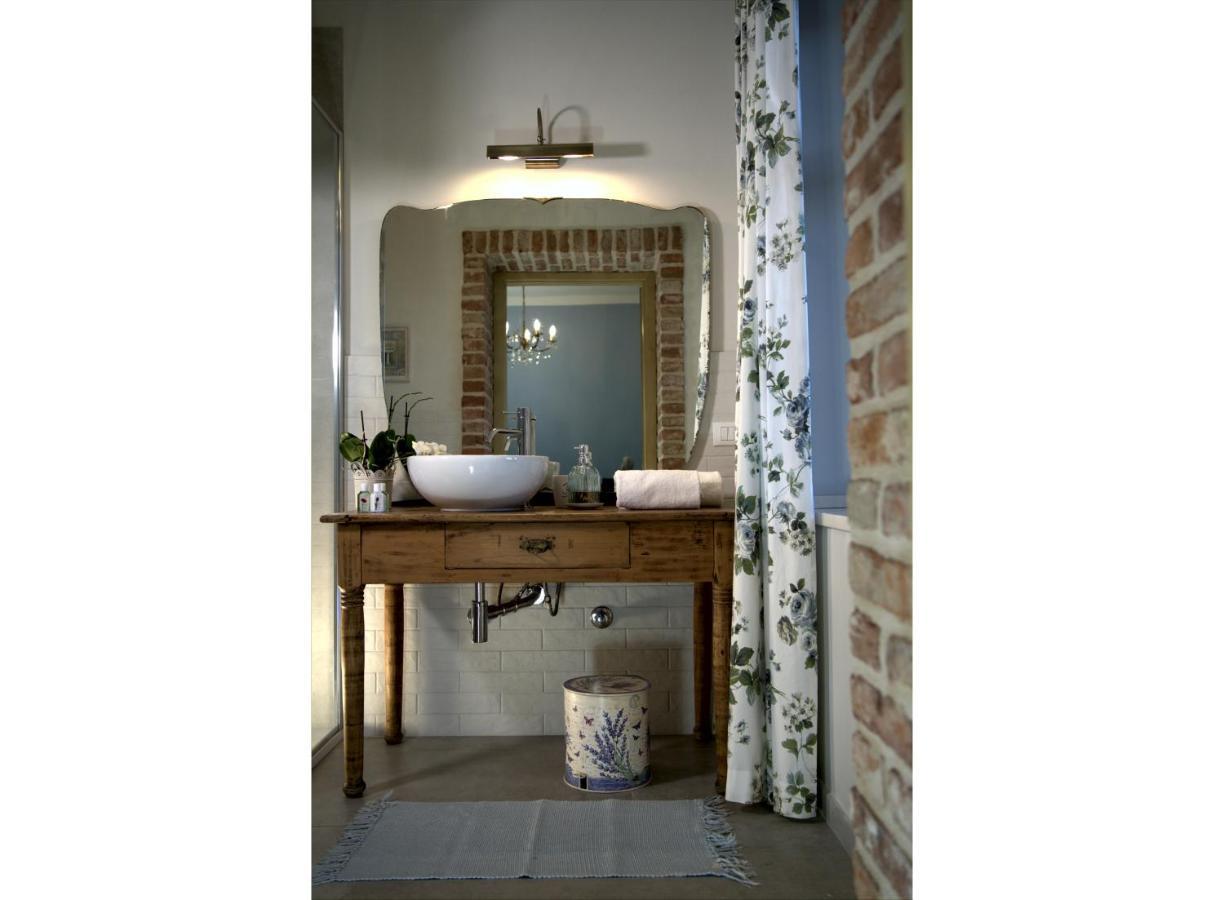 Antico Casale Mattei - Adult Only Bed and Breakfast Corneliano d'Alba Exteriör bild