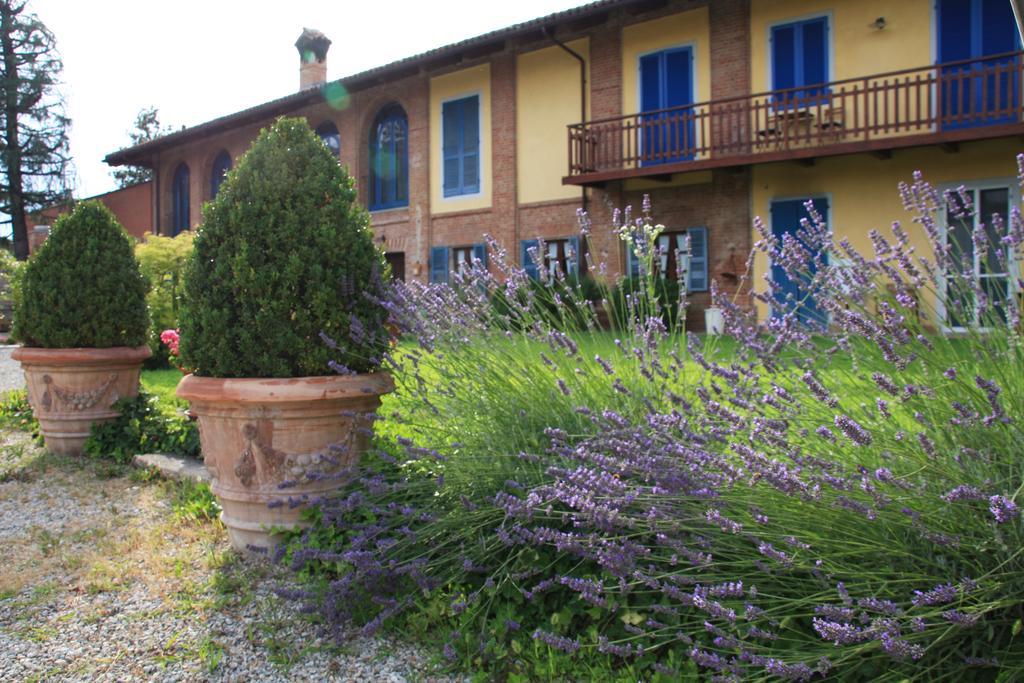 Antico Casale Mattei - Adult Only Bed and Breakfast Corneliano d'Alba Exteriör bild