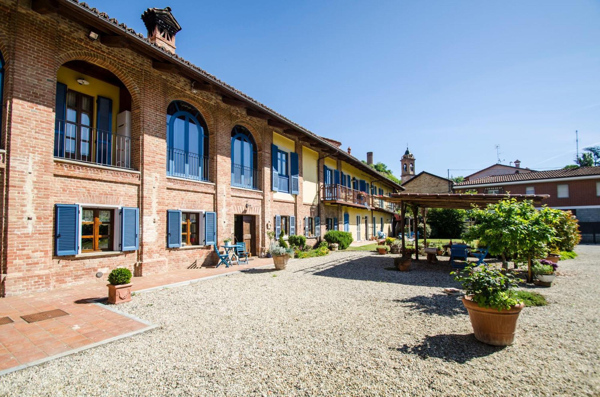 Antico Casale Mattei - Adult Only Bed and Breakfast Corneliano d'Alba Exteriör bild