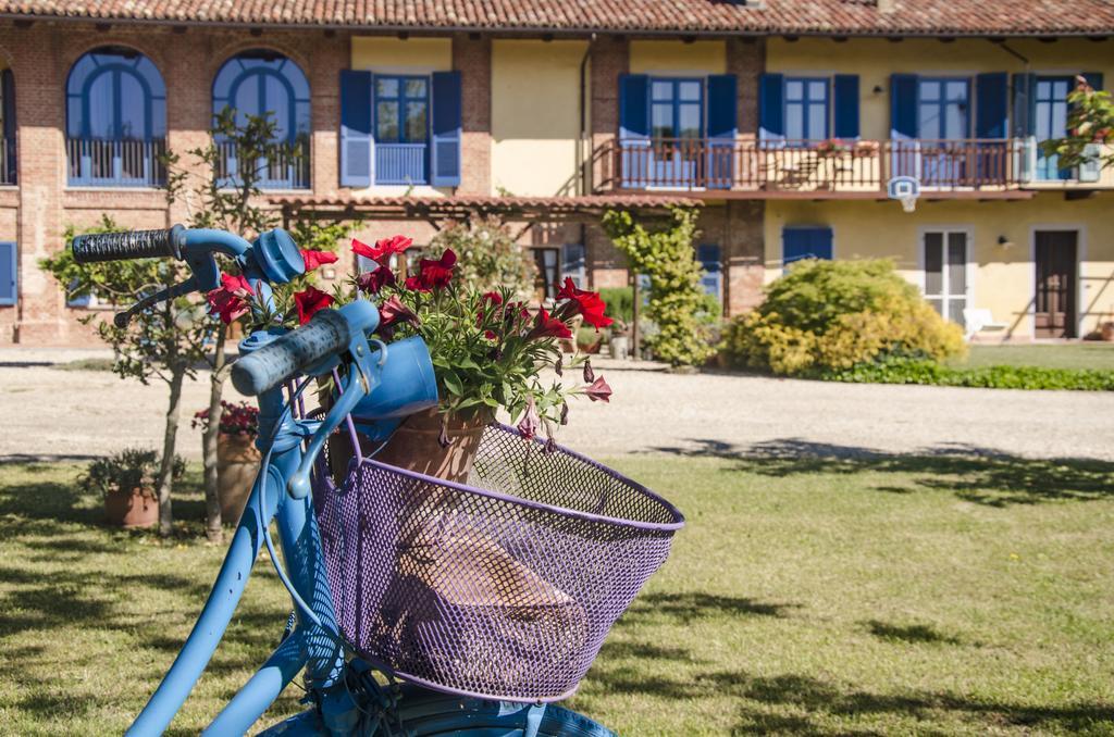 Antico Casale Mattei - Adult Only Bed and Breakfast Corneliano d'Alba Exteriör bild