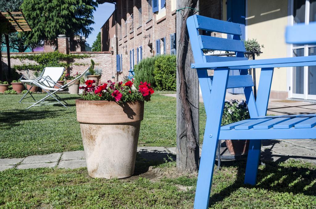 Antico Casale Mattei - Adult Only Bed and Breakfast Corneliano d'Alba Exteriör bild