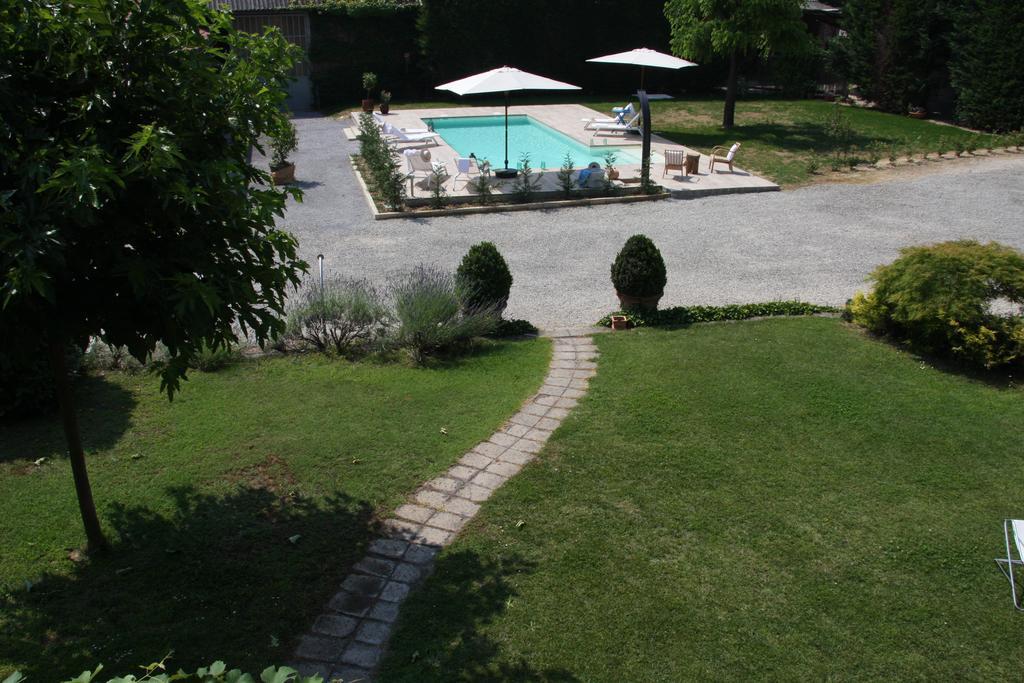 Antico Casale Mattei - Adult Only Bed and Breakfast Corneliano d'Alba Exteriör bild
