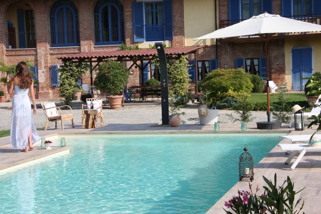 Antico Casale Mattei - Adult Only Bed and Breakfast Corneliano d'Alba Exteriör bild