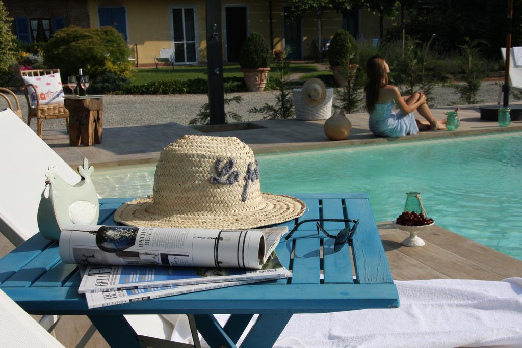 Antico Casale Mattei - Adult Only Bed and Breakfast Corneliano d'Alba Exteriör bild