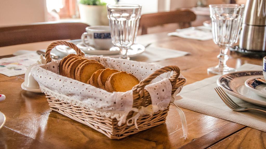 Antico Casale Mattei - Adult Only Bed and Breakfast Corneliano d'Alba Exteriör bild