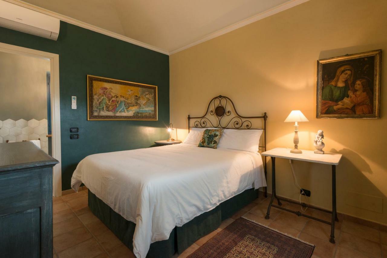 Antico Casale Mattei - Adult Only Bed and Breakfast Corneliano d'Alba Exteriör bild